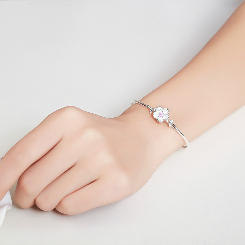 Bracciale elegante in ciliegio in ciliegio