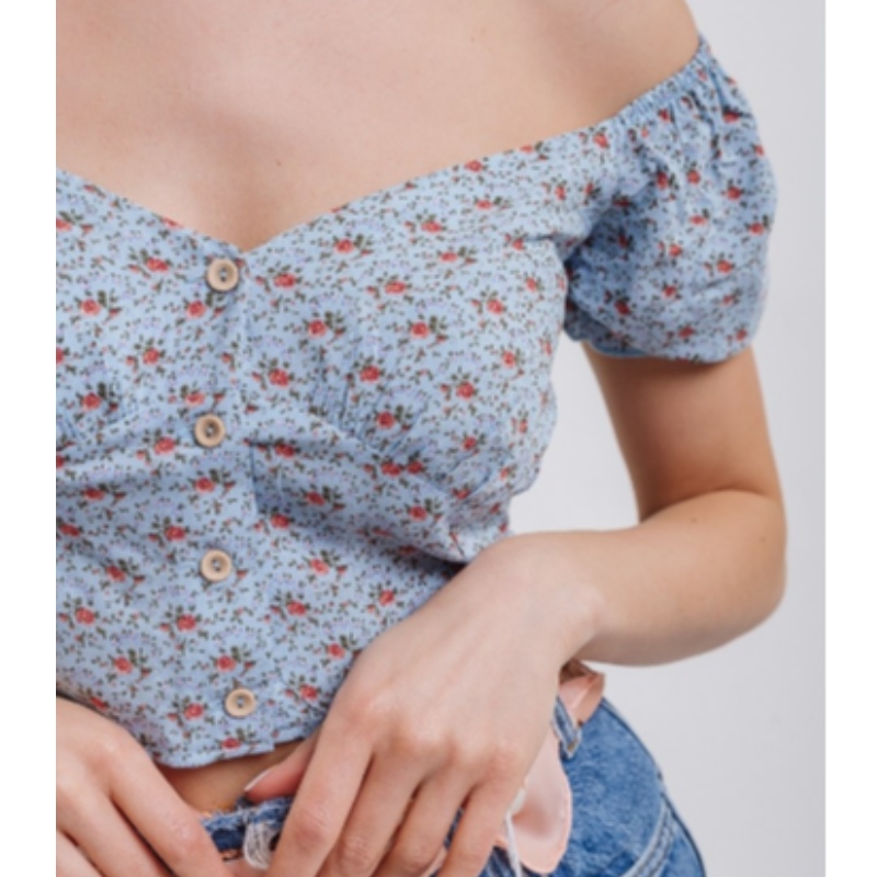 Camicia estiva di fiori blu fuori dalla spalla