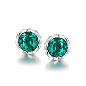 La versione coreana dei semplici orecchini rotondi