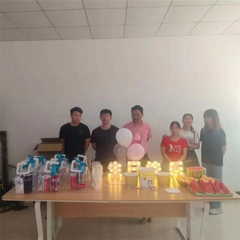 Apri festa di compleanno per ilnostro bel collega