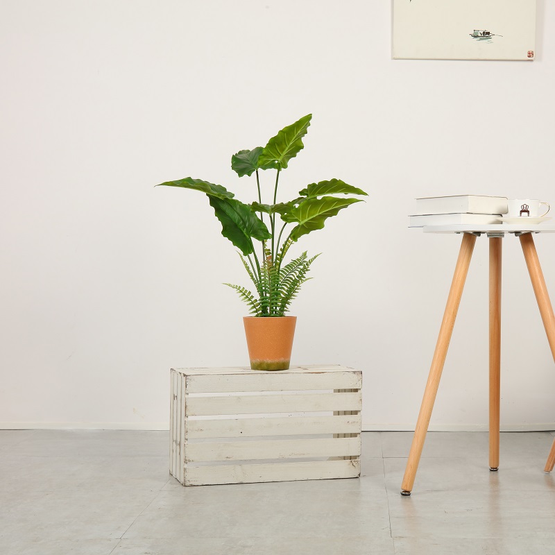 Pianta artificiale di alta qualità in stile moderno in vaso in vendita