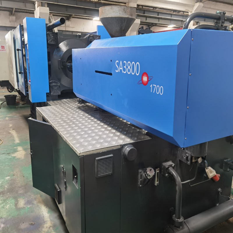 Macchina per stampaggio a iniezione di plastica usata MA3800