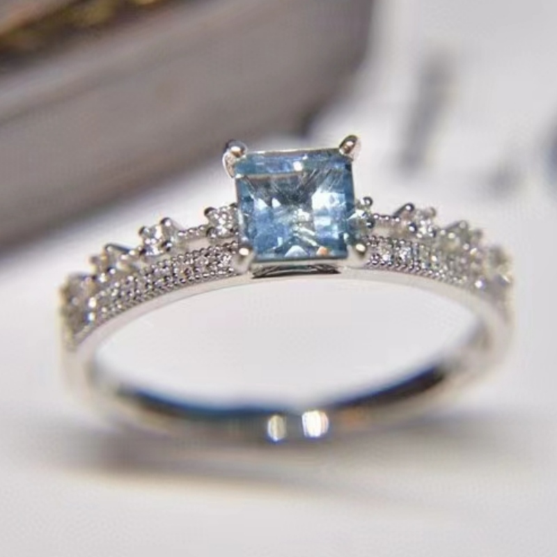 Anello di pietra preziosa a doppio design aquamarine per ragazza