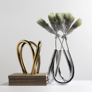 Vaso ad arco di metallo