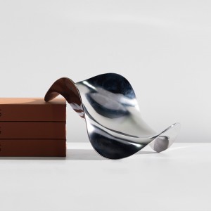 Vassoio ondulato d\'argento