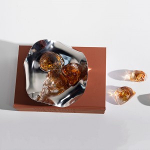 Vassoio ondulato d\'argento