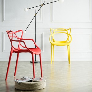 Sedia confortevole del caffè impilabile della sedia di plastica da pranzo di senso moderno di progettazione avanzata