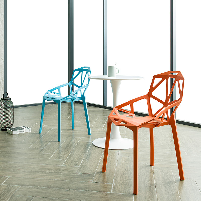 Per interni esterni di design semplice moderno look curvato posteriore sedie da pranzo in plastica