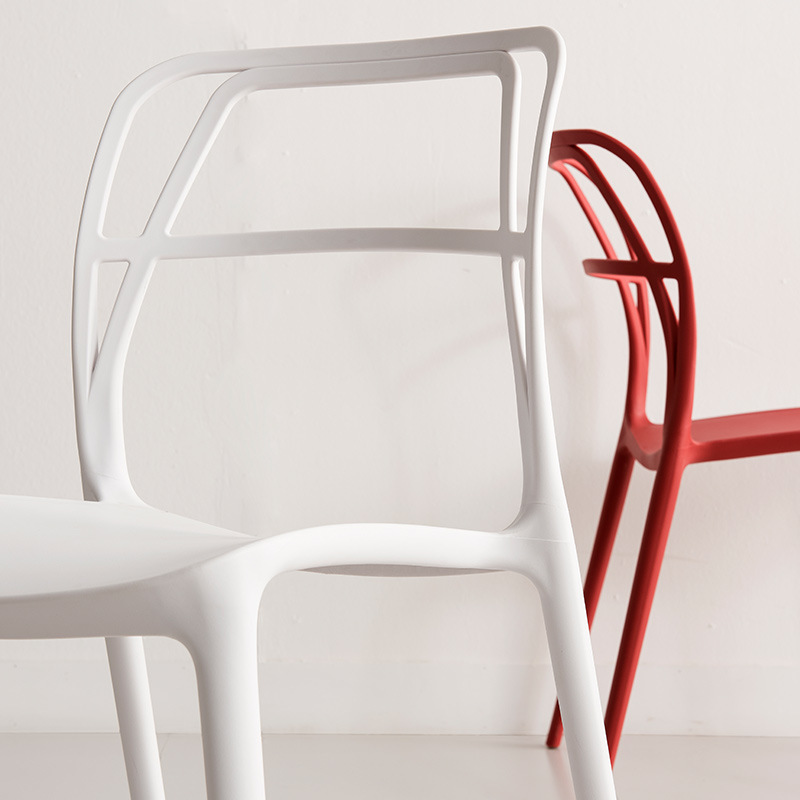 Design moderno colorato backrest senza braccio fisso esterno semplice sedia da pranzo in plastica in plastica