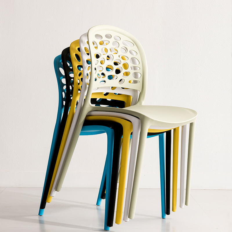 Ristorante moderno all'ingrosso all'ingrosso impilabile in plastica colorata sedie da pranzo a braccio per ristorante