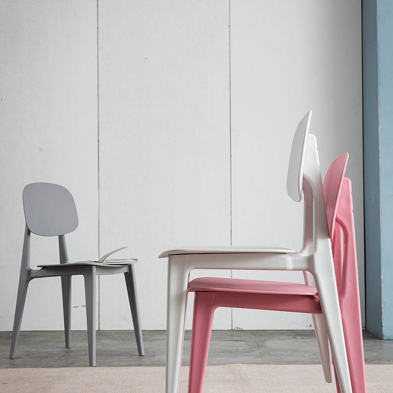 Comodi sedie di plastica colorate mobili da ristorante sedia da caffè in plastica impilabile