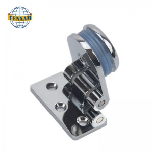 Cinta di perline rotonde contro il muro