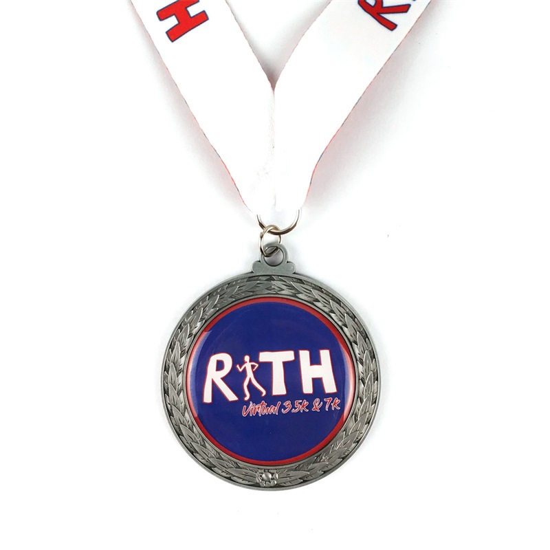 Maratona che corre medaglie colorate di metallo a smalto morbido colorato