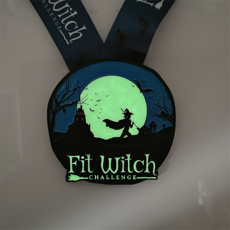Medaglie di corsa per le vacanze uniche da 7/8 pollici medaglie di metallonero opaco di Halloween luminosenotturno medaglie