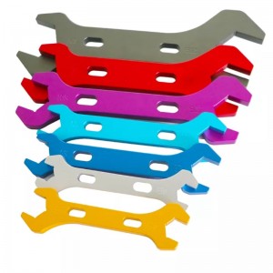 Una chiave fissata un porto in alluminio in alluminio a doppia testa in alluminio