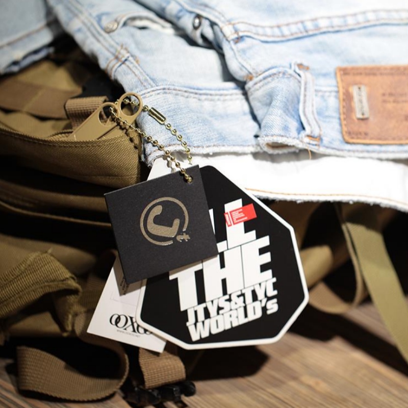 Fabbricazione e utilizzo di tag anti-contatta da abbigliamento