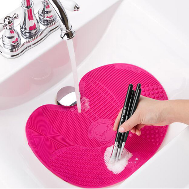 Strumento di pulizia portatile per la pulizia della spazzola con pennello estetico in silicone con aspirazione cuscinetto di pulizia del pennello estetico.