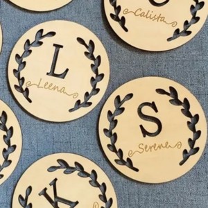 Pezzo decorativo in legno in legno intagliato laser