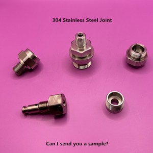 Giunto per tubo d\'olio automobilistico