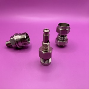 Giunto per tubo d\'olio automobilistico