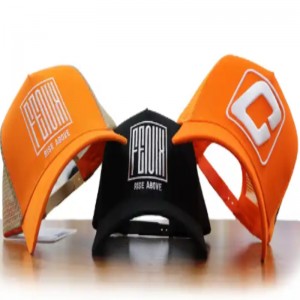 Ricamo con cappellone da baseball su misura