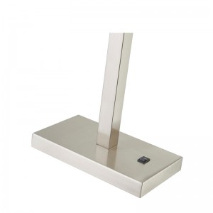 Lampada da scrivania della suite di ospitalità in camera