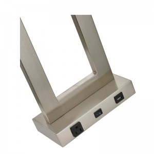 Gatsby Una leggera lampada da tavolo con finituranichel spazzolata, un interruttore a bilanciere su/off, una uscita comoda e una porta USB