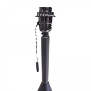 Lampada da scrivania per finituranera con interruttore a catena a trazione in camera