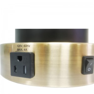 Nights e lampada personalizzate con ottone antico e finituranera, un interruttore a rocker su/off, una comoda uscita e una porta di ricarica USB presso la camera