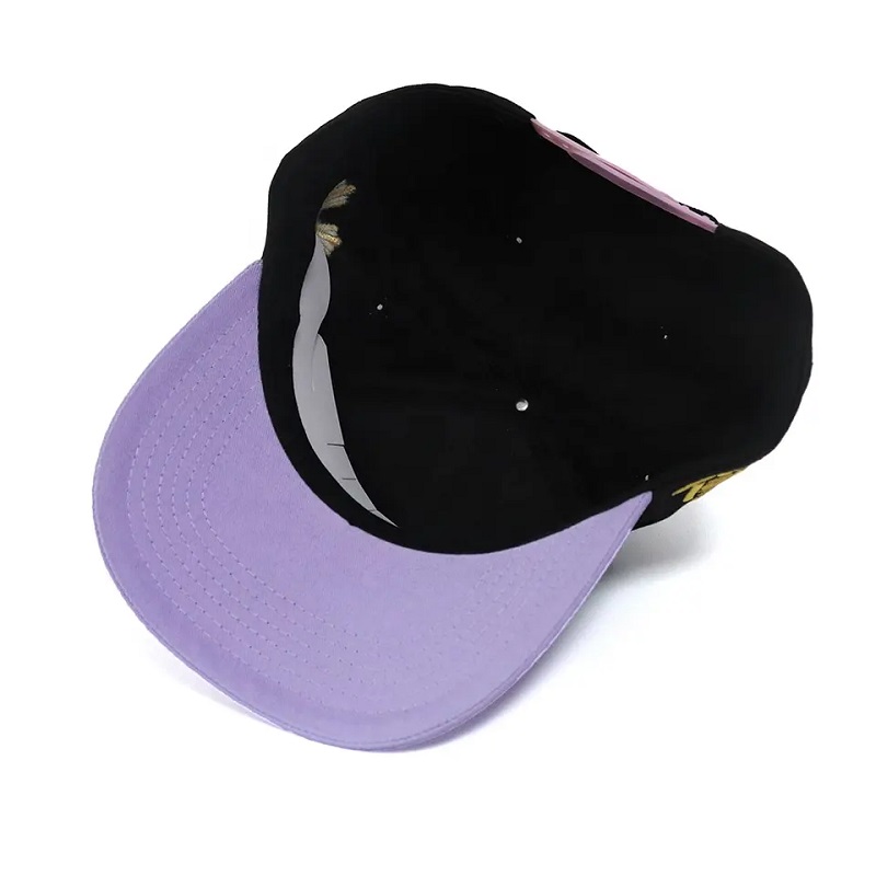 Nuovo colore di contrasto di arrivo Colorenero e viola Custom Color a 5 pannelli da ricamo da baseball Cappelli sportivi per adulti