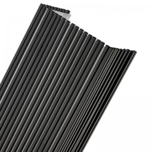 Hampton Inn Hotel Metal Wall Sconce con finituranera opaca e diffusore acrilico all\'interno dell\'hotel corridoi tipici del pavimento