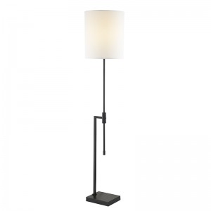 Waterwalk Hotel Floor Lamp con finituranera opaca al divano accanto alla camera