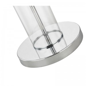 Lampada da pavimento in metallo hotel con finitura cromata lucida al divano accanto alla camera