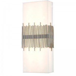 Ospitalità Hotel Wall Sconce con antica finitura siliver e ombra acrilica rettangolare in camera tipica dell\'hotel