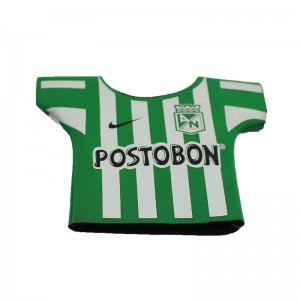 Maglietta colorata di moda Design inneoprene Design di sublimazione bottiglia di birra vino isolata isolata per i refrigeratori.