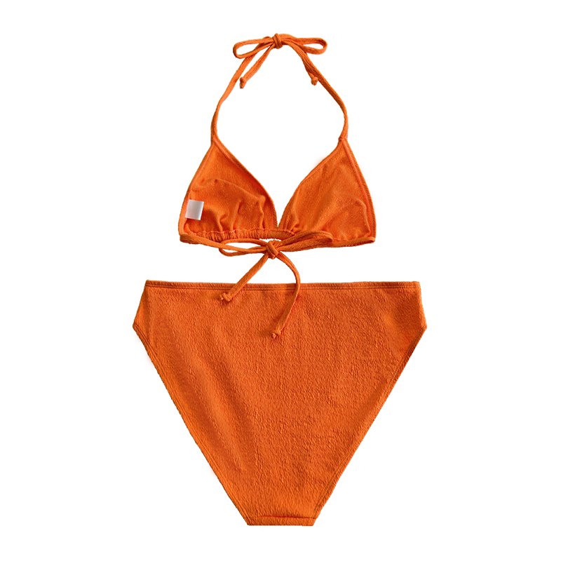 Halter in tessuto arancione, tazza di treppiede, costume da bagno a tre pezzi