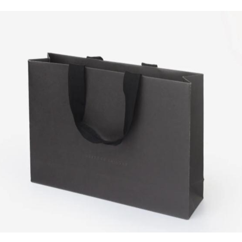 Sacchetto di carta per la spesa opaca di lusso con logo per borsa da imballaggio personalizzato
