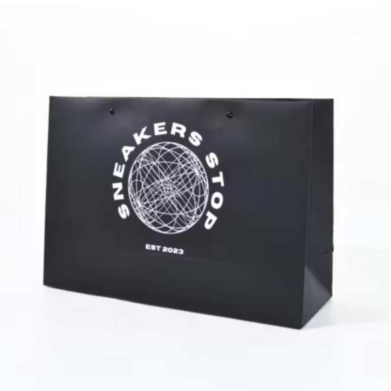 Logo personalizzato Matt black black abbigliamento confezione regalo sacchetto per la spesa sacchetti di carta di lusso con impugnatura anastro