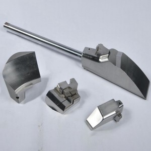 Sollevatore di stampo per iniezione