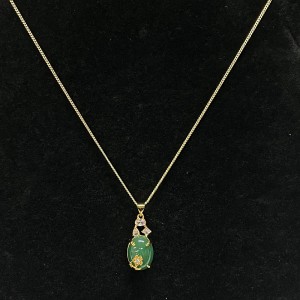 Collana a sospensione ovale in giada verde opulenta con accenti di zircone bianco, oro-Ambientazione placcata, donne eleganti\\gioielli