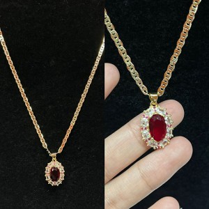 Collana di alone di Ruby Royal con diamante & Accenti di zaffiro rosa su una catena d\'oro 14k