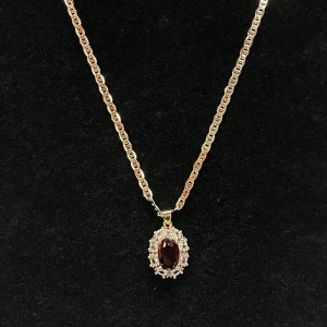 Collana di alone di Ruby Royal con diamante & Accenti di zaffiro rosa su una catena d\'oro 14k