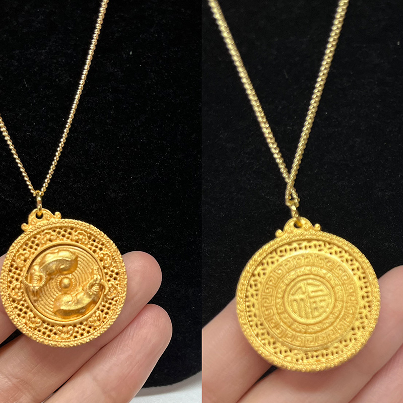 24k oro-Tre fortunate placcate-Ciondolo di ricchezza rospo a gambe con intricato filigrano e carattere Fu per la prosperità e la fortuna