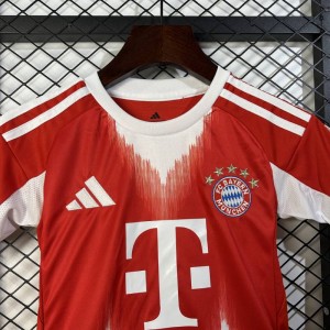 25/26 bambini Dimensioni domestiche del Bayern Monaco: 16-28
