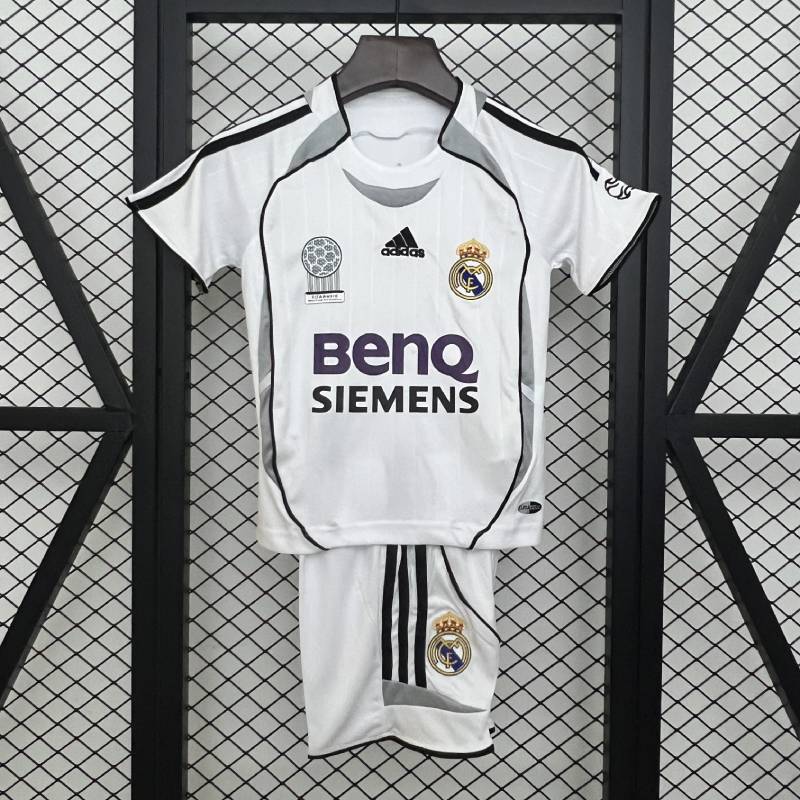 Kids Real Madrid 06/07 Dimensioni domestiche: 16-28