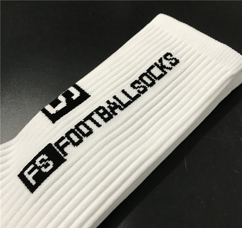 1670036708.jpg Custom logo sport men crew socks custom grip anti slip soccer football socks.jpg